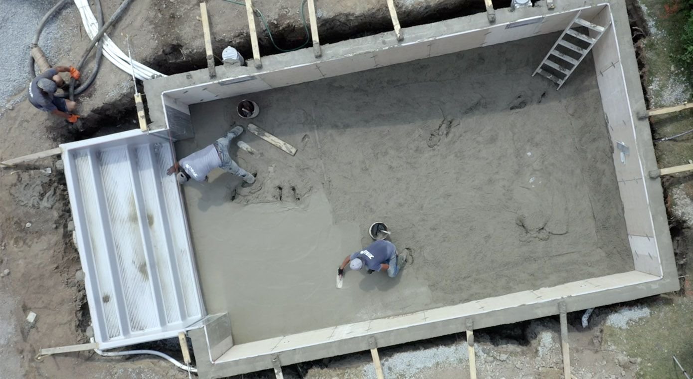 Comment se fait l'installation d'une piscine creusée Trévi Prestige