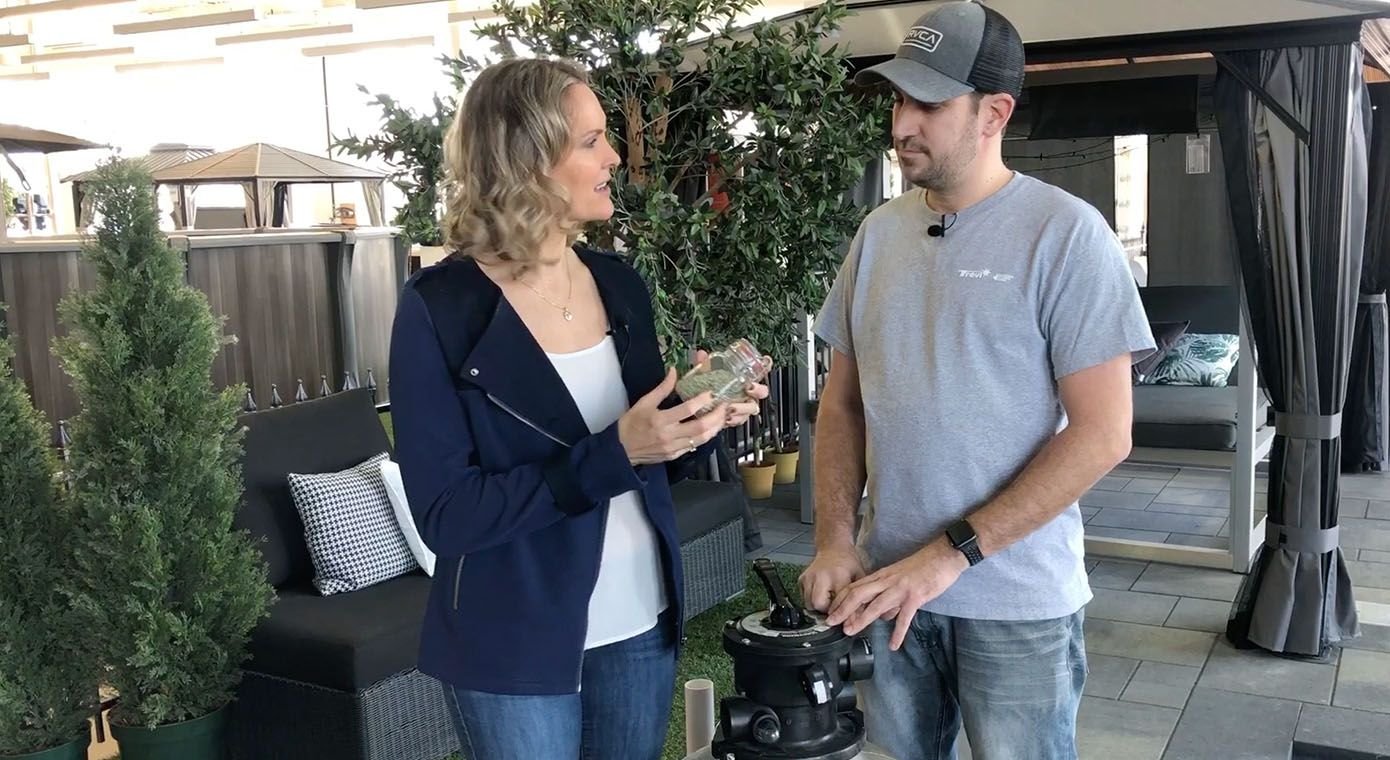 Sable de filtration dans le fond de la piscine