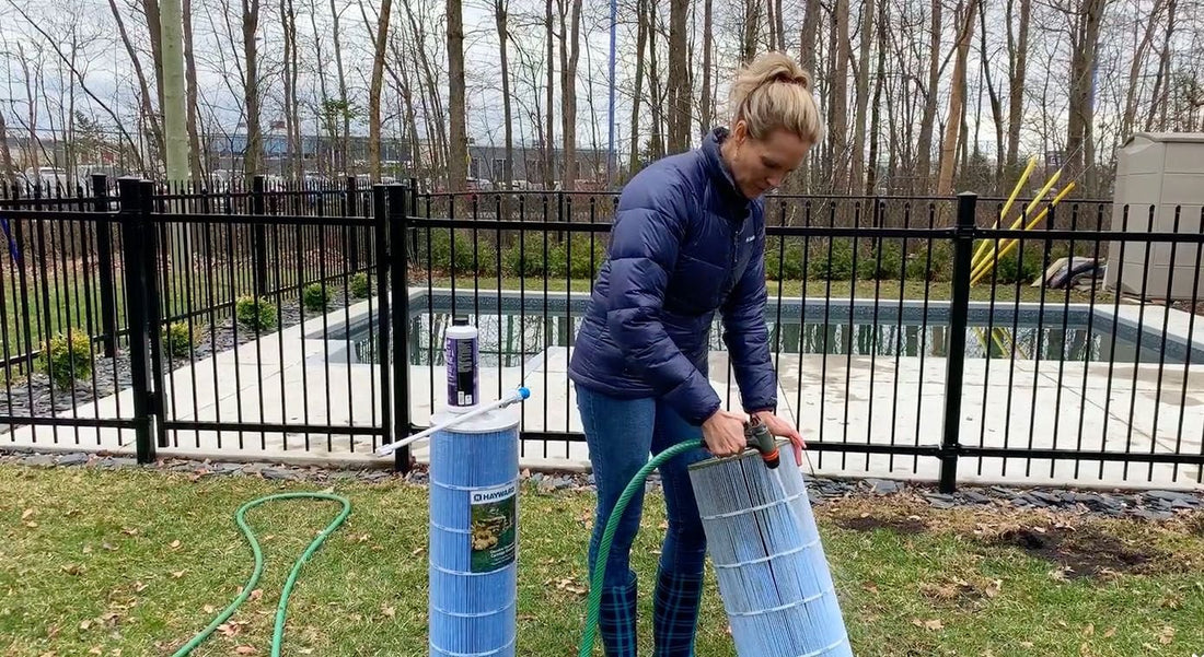 Comment nettoyer une cartouche de filtration de piscine lorsque l'eau de votre piscine reste sale
