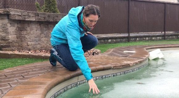 Quoi faire si le niveau d'eau de la piscine est très haut