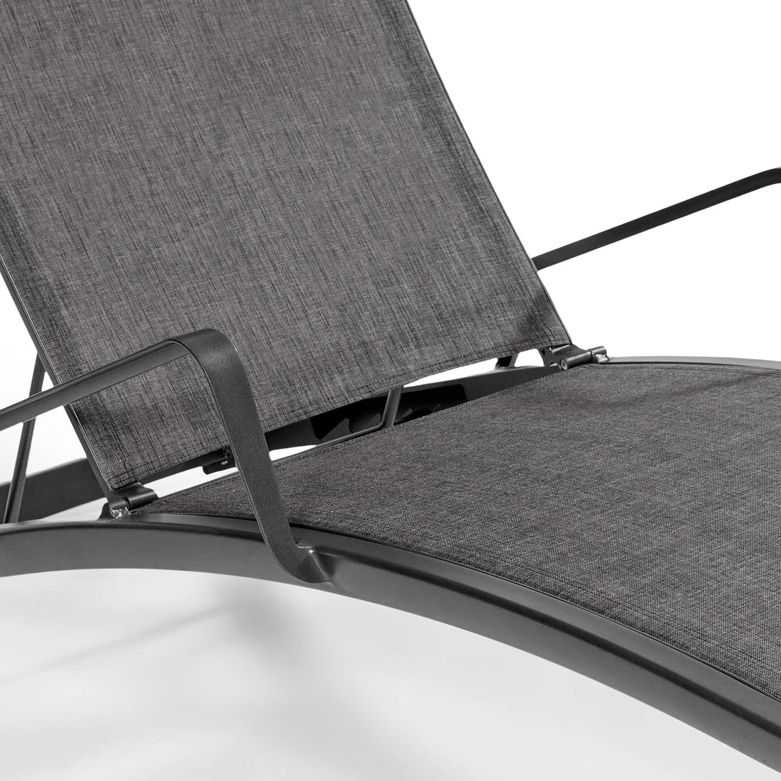 SALVADOR LOUNGE CHAIR