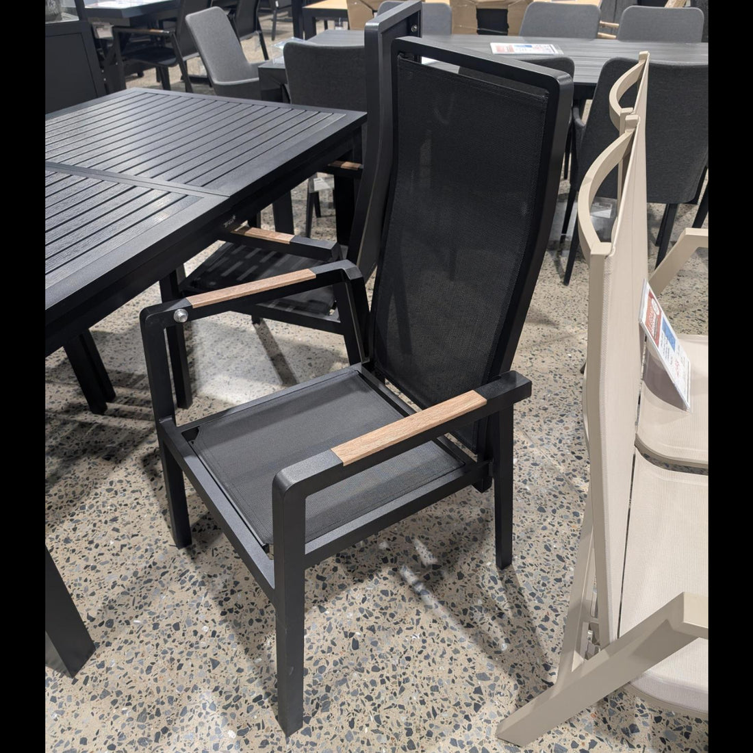 Chaise à dîner Barbade en textilène noir - Démonstrateur avec imperfections