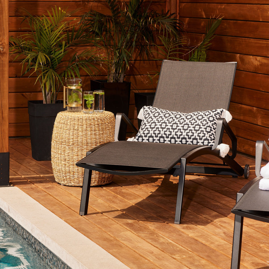 SALVADOR LOUNGE CHAIR
